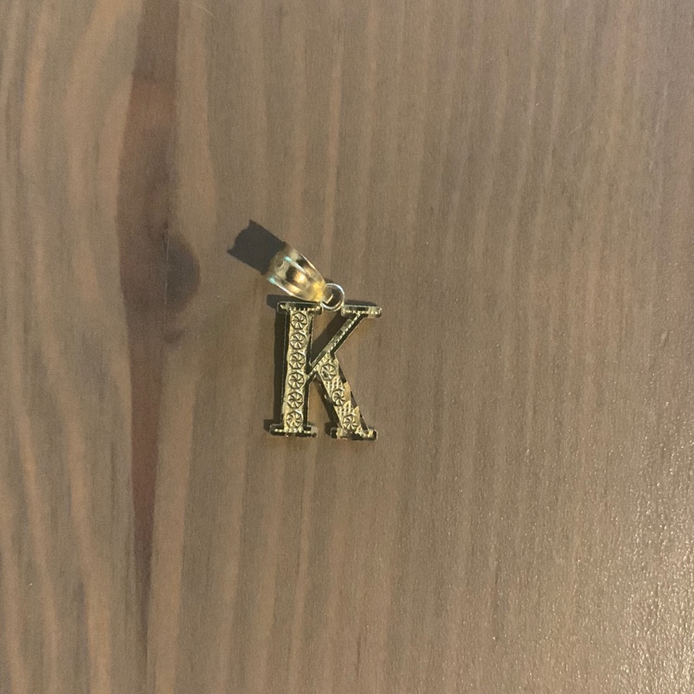 10k yellow gold K pendant